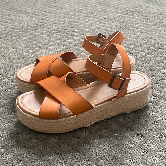 Brown leather sandals - Picture 1 of 5